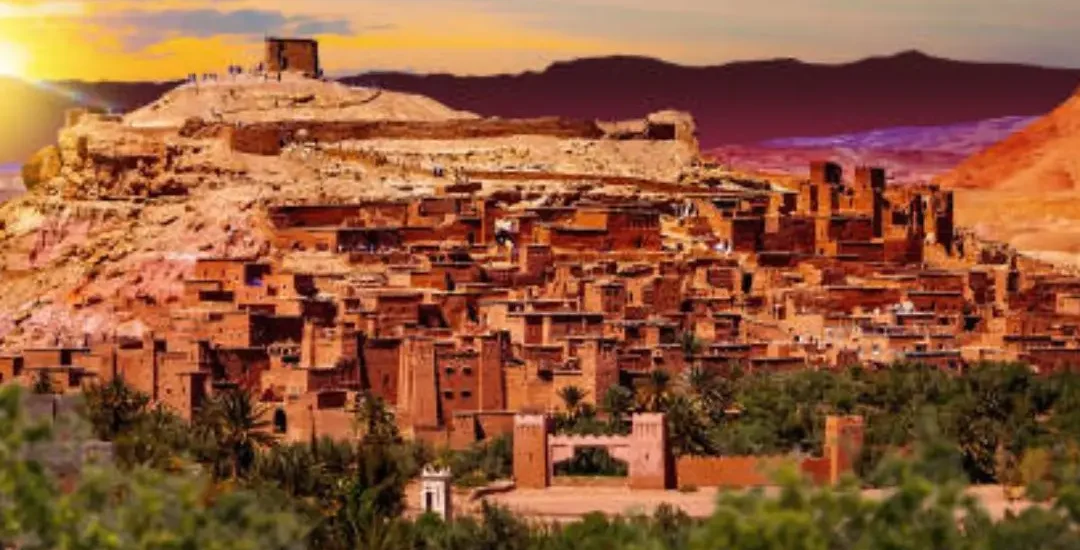Remparts ocre de Taroudant au coucher du soleil